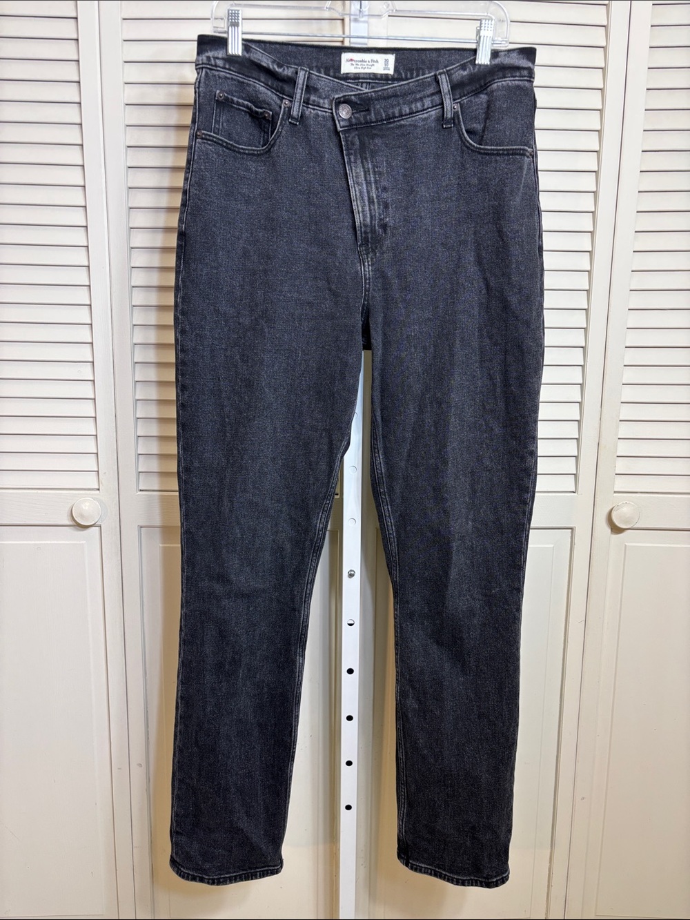 Abercrombie & Fitch 90's Slim Ultra High Rise Crossover Zip Jeans Size 10